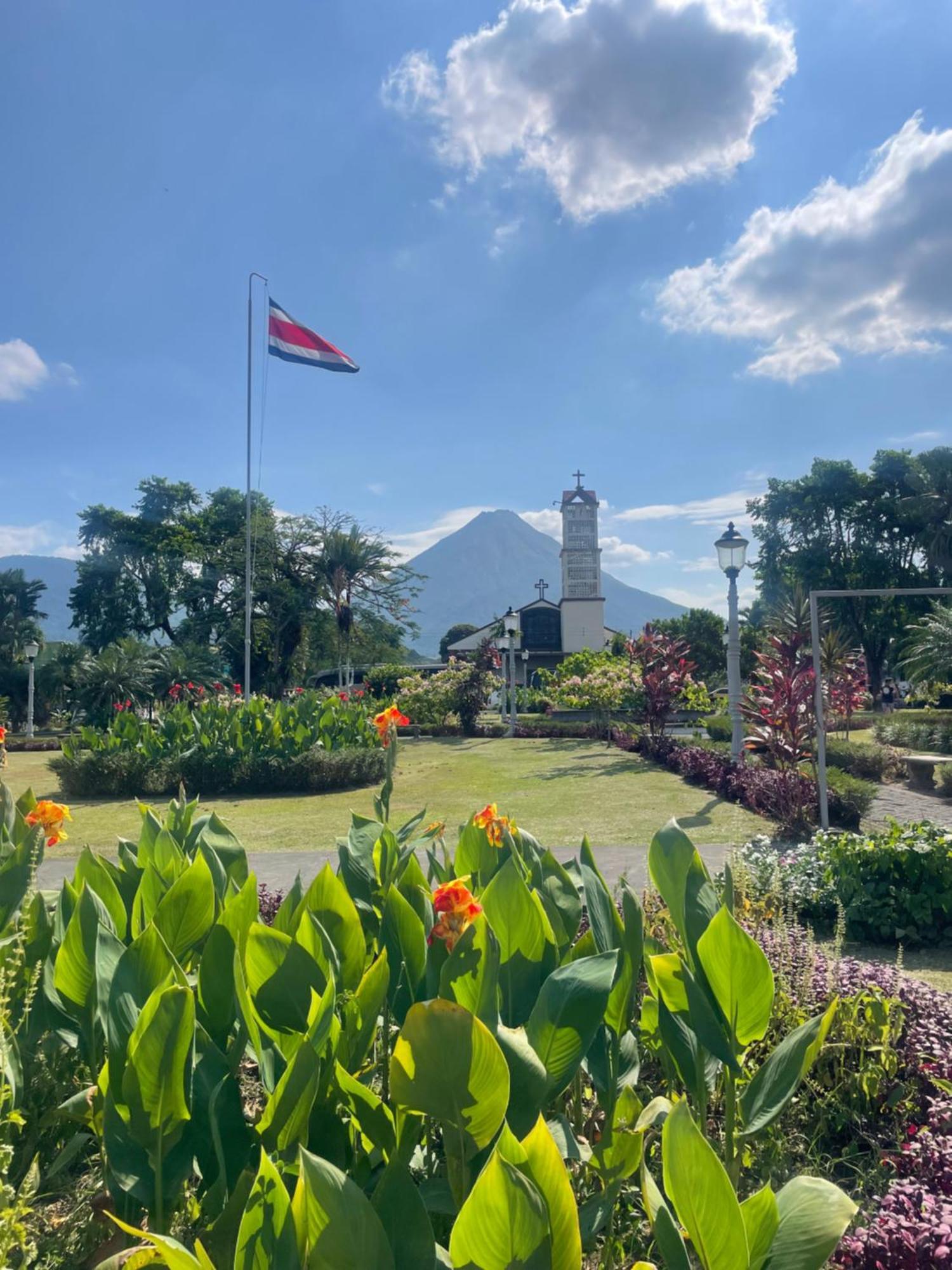 Hotel Tierra De Volcanes La Fortuna Extérieur photo