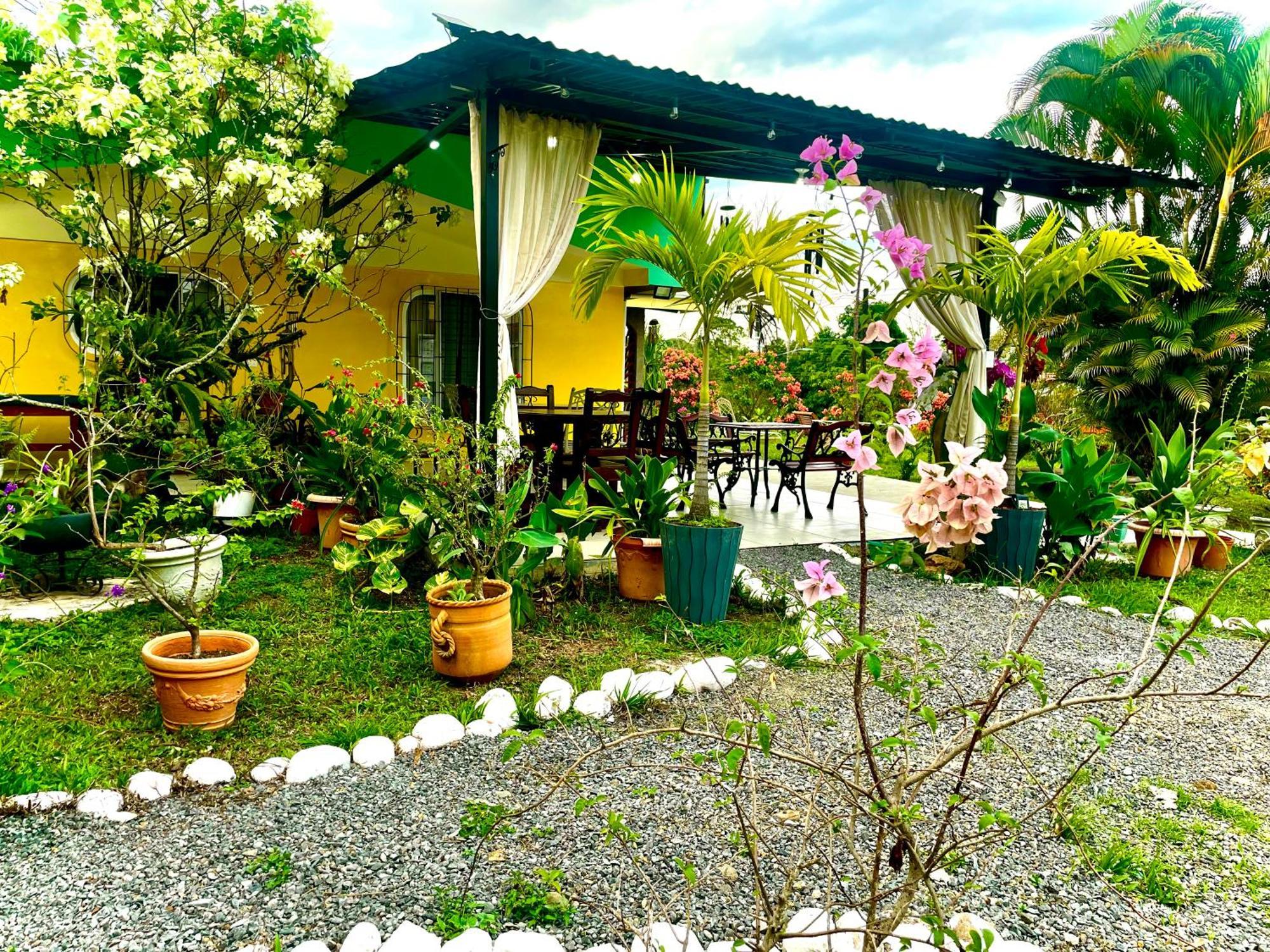 Hotel Tierra De Volcanes La Fortuna Extérieur photo